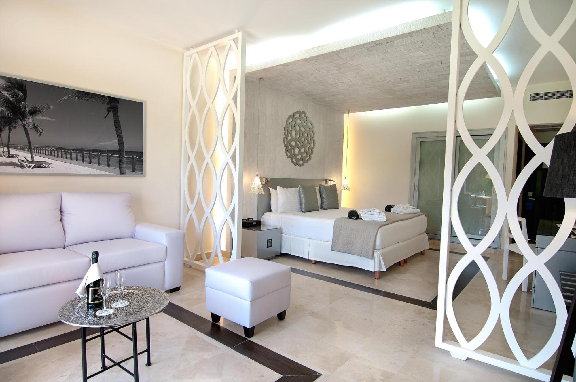 Ocean Maya Royale Adults Only Lafitte Room photo